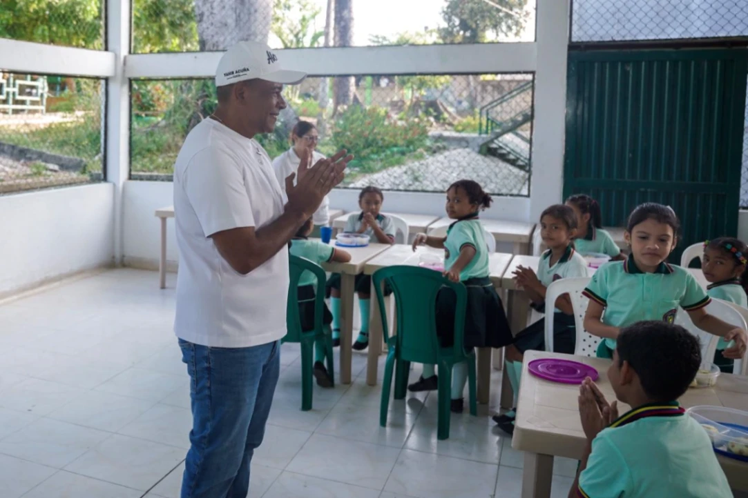 Alcalde Yahir Acuña acompaña regreso del PAE a estudiantes de Sincelejo