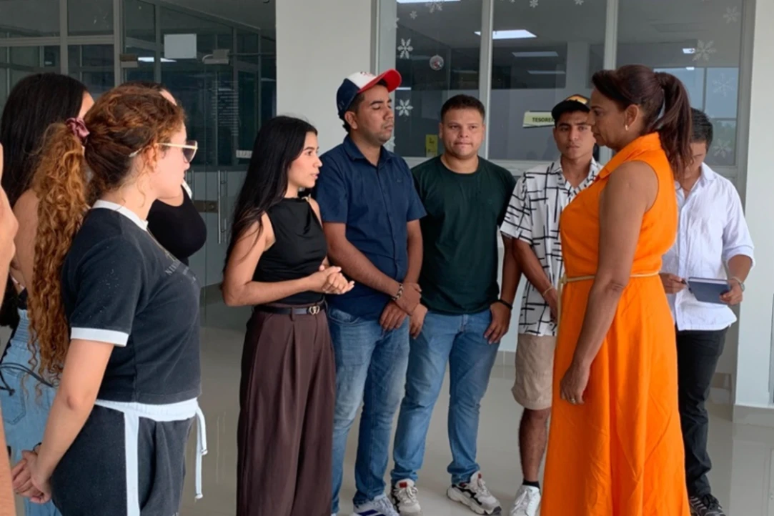 Sin quórum en Consejo Superior, gobernadora dialogó con estudiantes y convocó para hoy