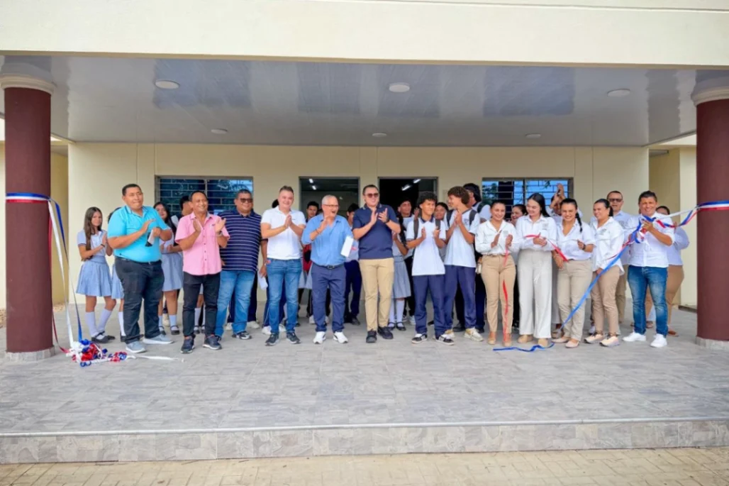 Alcalde Andrés Aldana entrega el Auditorio Digna Estela Pinto en Sincé para fortalecer educación y cultura