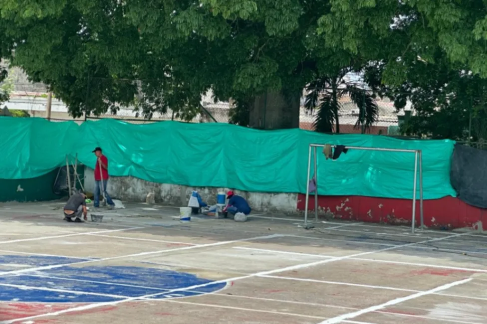 Avanzan la recuperación de la cancha del barrio Kennedy