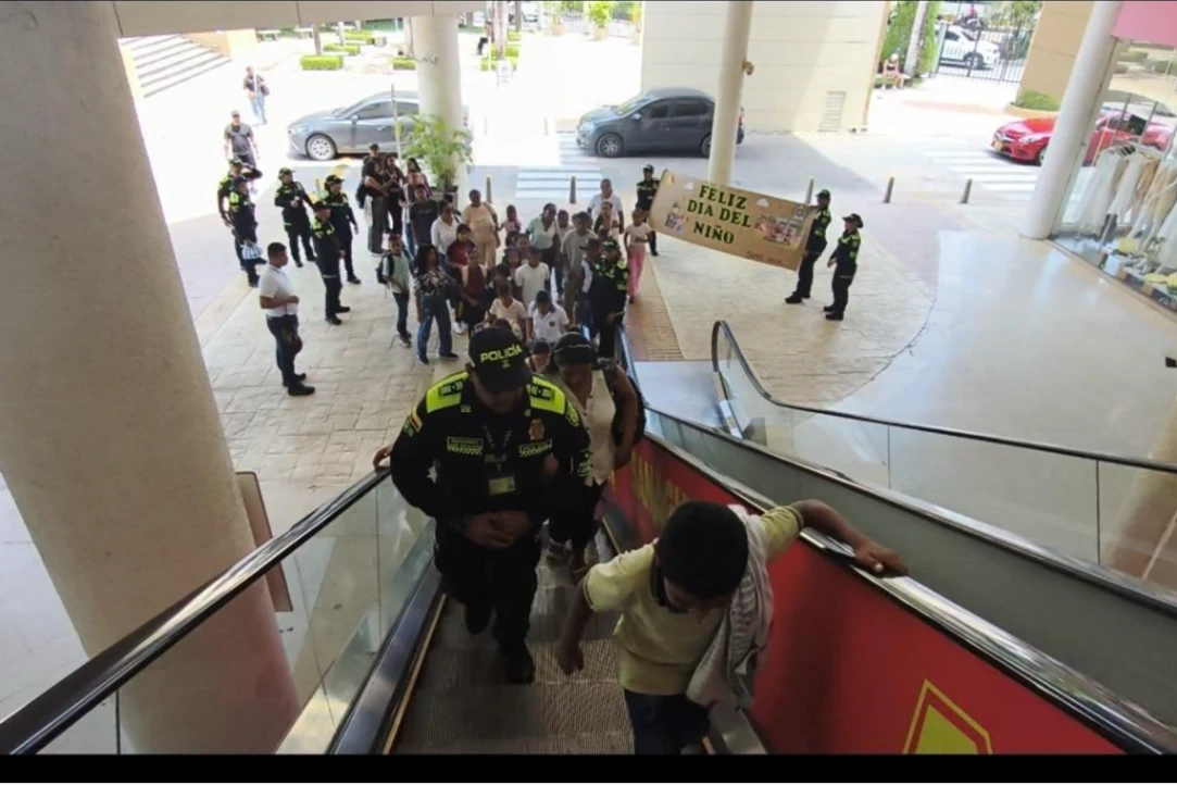 Niños y Niñas de Puerto Escondido vivieron su primera experiencia en cine gracias a la Policía Nacional