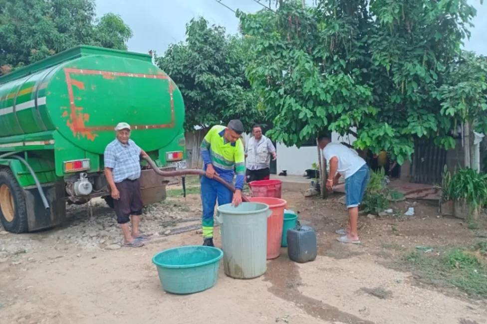 Aqualia despliega carrotanques en cuatro municipios de Córdoba para reforzar el suministro de agua potable