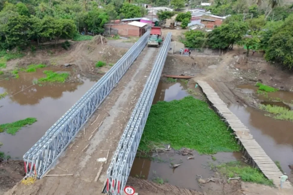 Después de más de 40 años, comunidades en Guaranda cuentan con un puente militar
