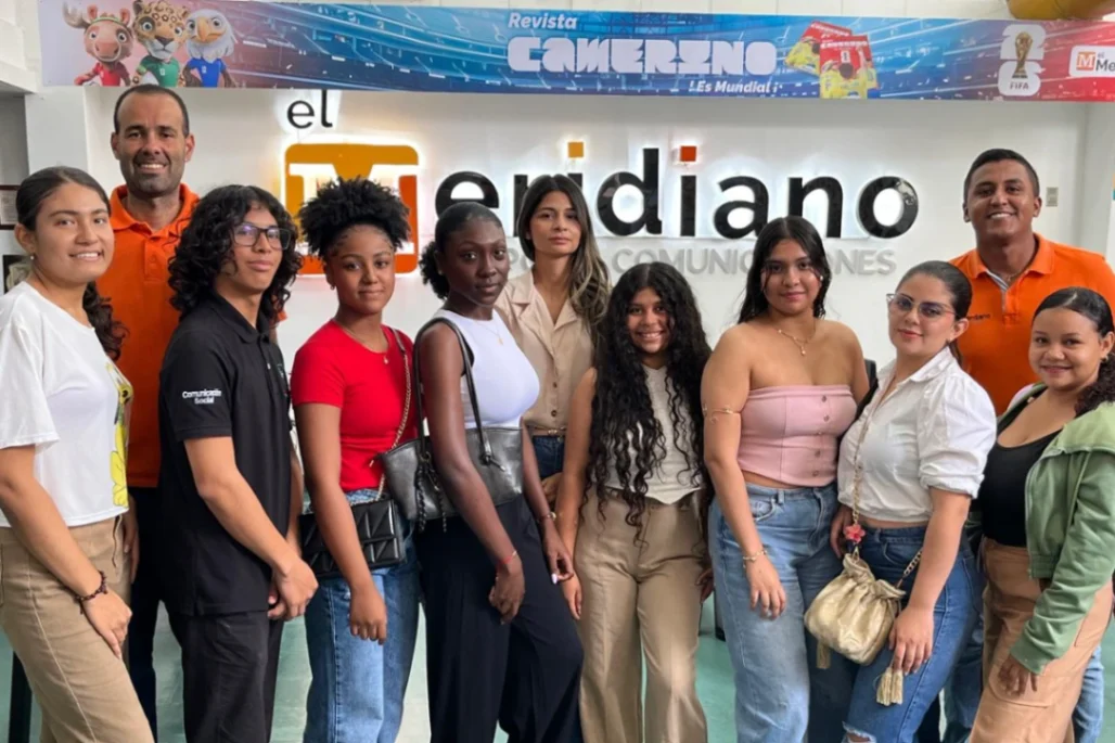 Estudiantes de UAJS visitan a El Meridiano de Sucre durante su formación profesional