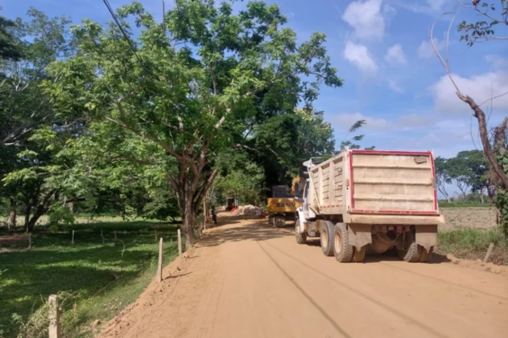 Llevan 2 meses de ejecución y ya detectan inconsistencias en obra El Cauchal- Sucre