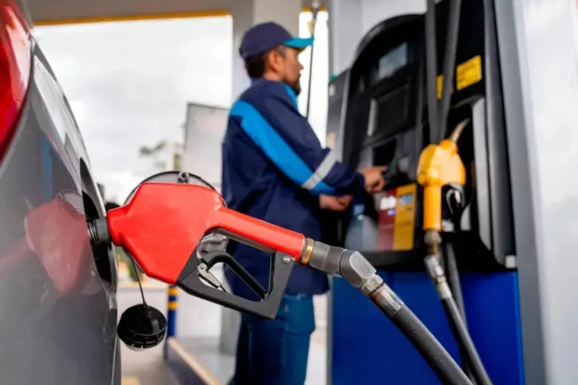 Gasolina sube $400 desde hoy, así quedan los precios