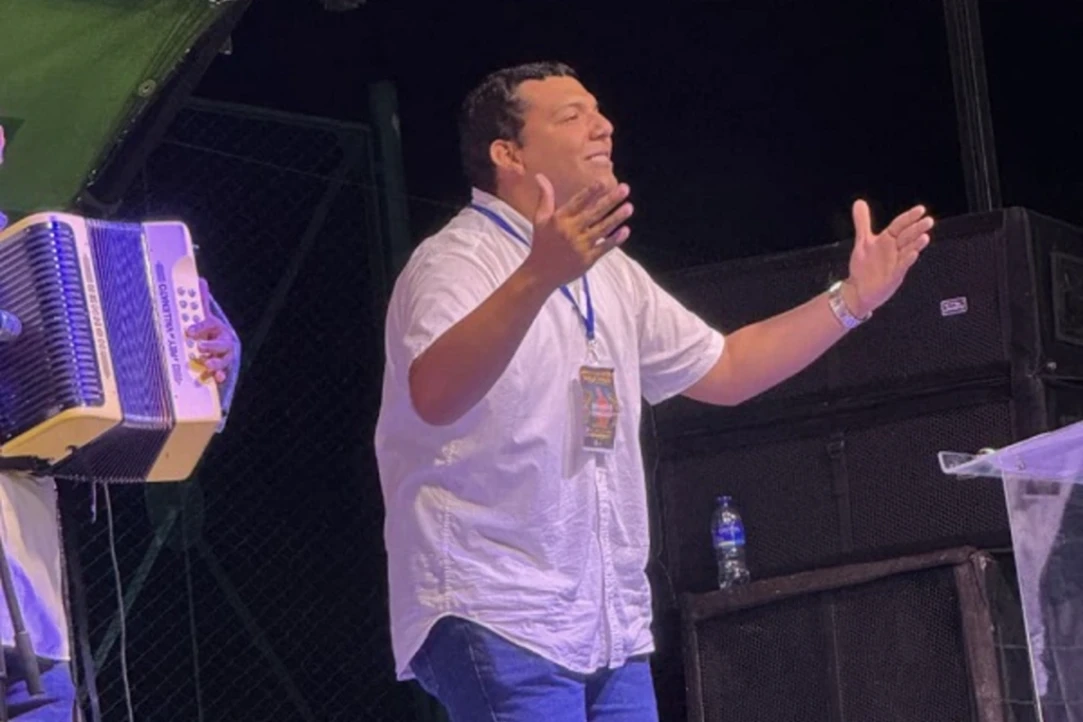 Entre letras y porros, un sinceano le canta a la memoria del Caribe