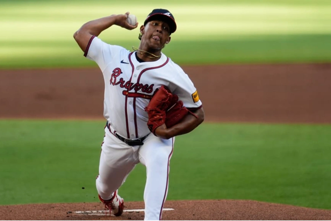 Didier Fuentes ganó su primer juego en las Grandes Ligas