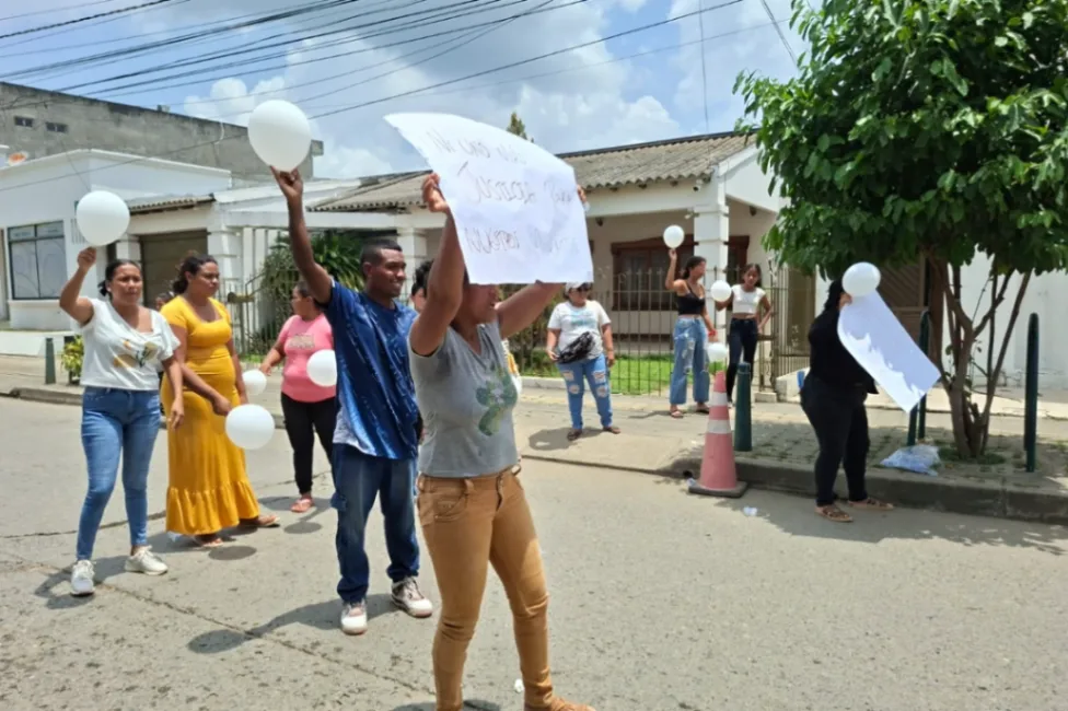 Protestan en Fiscalía de Cereté por muerte de tres miembros de una familia en Ciénaga de Oro