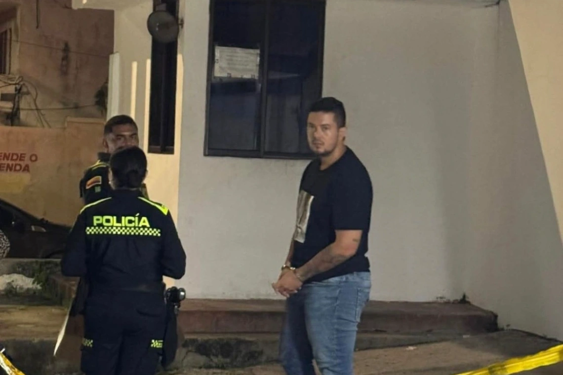 Capturan a hombre señalado de accionar arma de fuego durante trifulca en un centro comercial