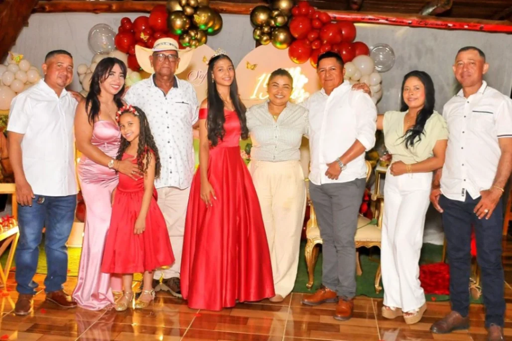 Sara Sofía disfrutó junto a su familia la fiesta de 15 años