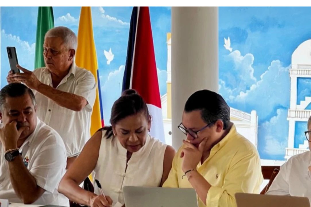Gobernadora Lucy García anunció millonaria inversión en vías y escenario deportivo en su natal Sincé