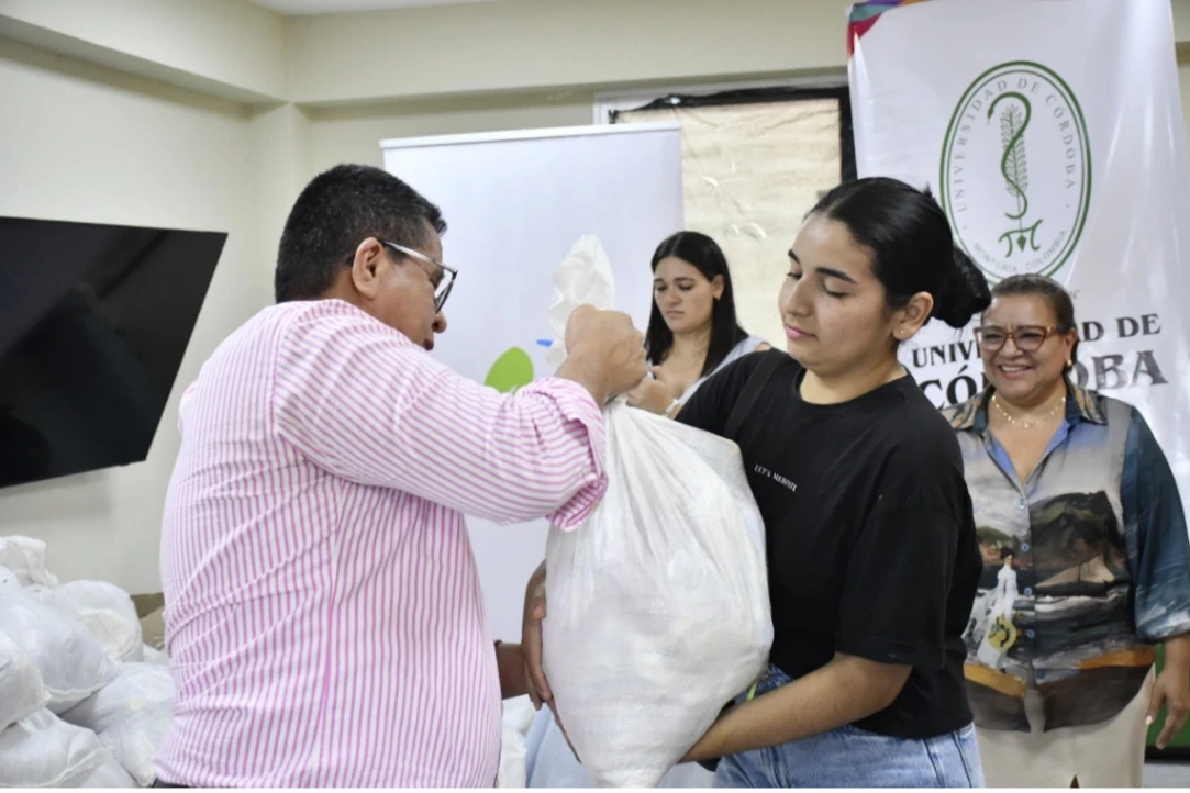 Unicórdoba sigue ayudando a estudiantes afectados por las inundaciones del mes de febrero