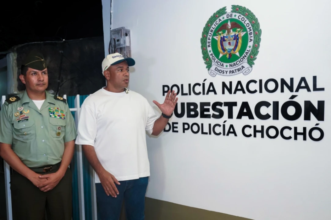 Alcalde Yahir Acuña entrega la nueva Subestación de policía de Chochó