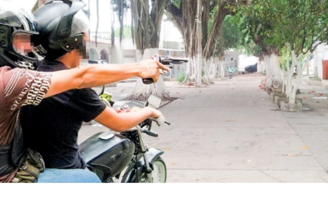 Autoridades tienen ubicada la motocicleta de los presuntos fleteros