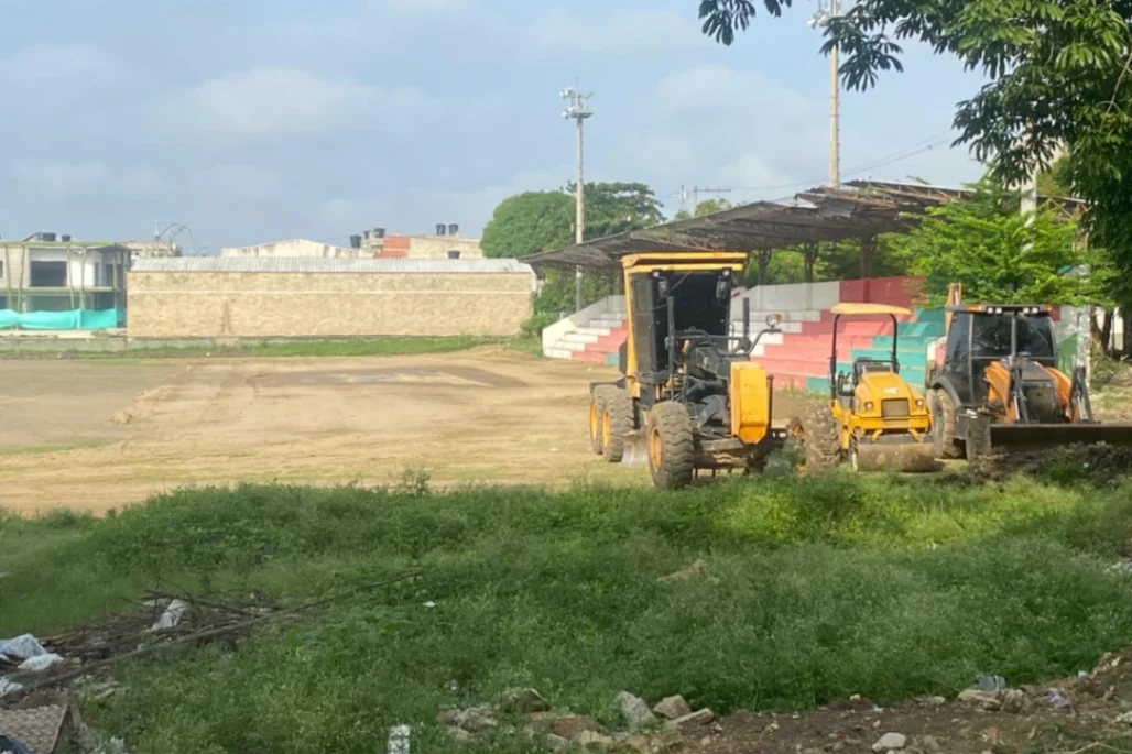 Cancha de Pioneros es sometida a trabajos hidráulicos