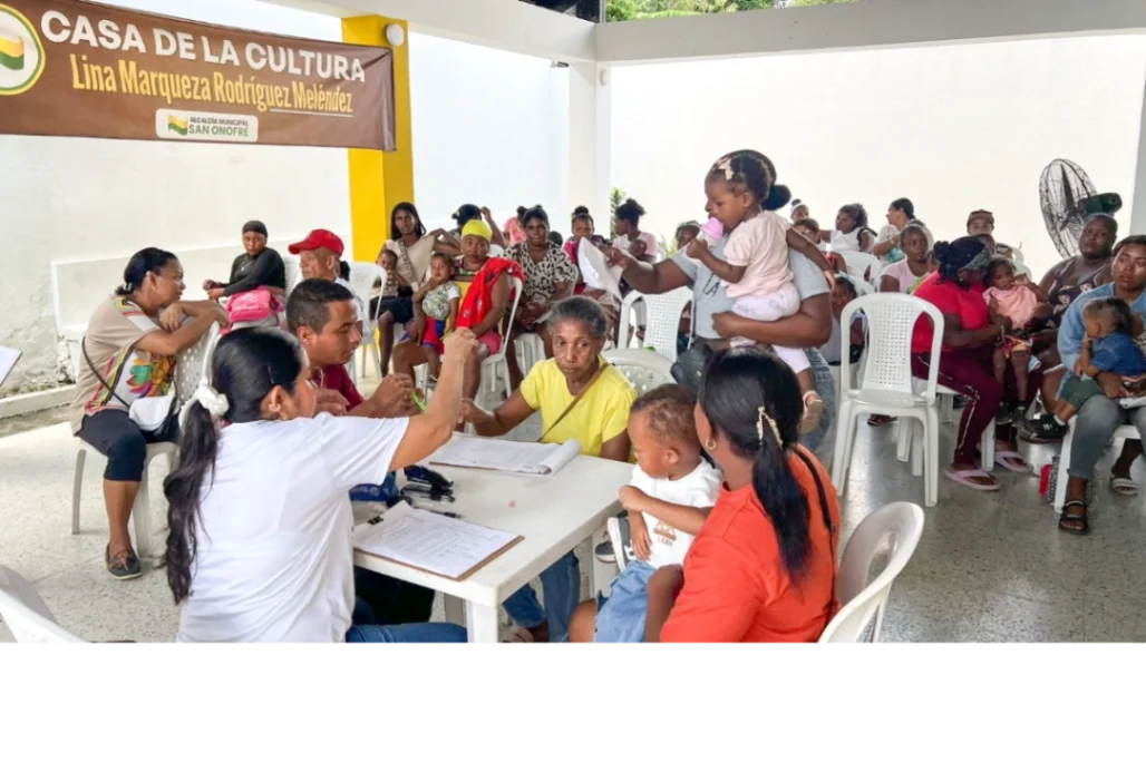 Entregan paquetes alimenticios en San Onofre