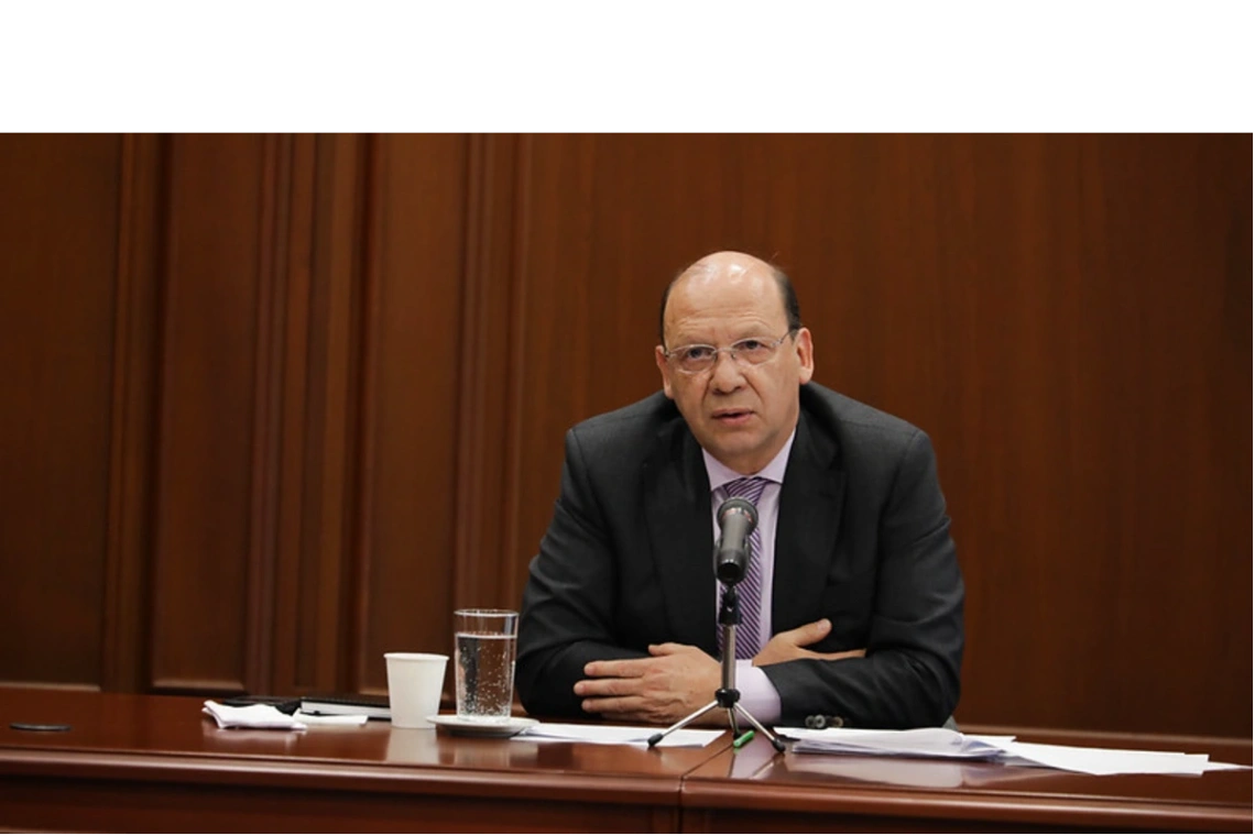 Ministro de Hacienda, bajo la lupa de la Contraloría por presuntas irregularidades