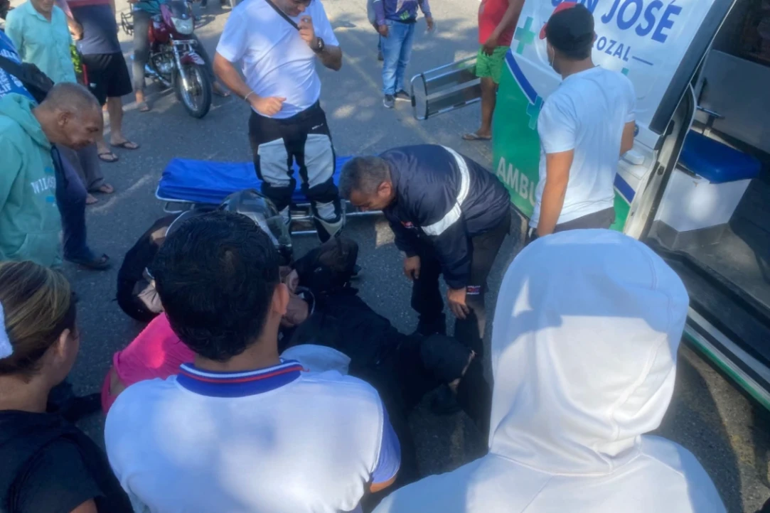 Un giro inesperado ocasionó violento choque entre dos motociclistas en Corozal