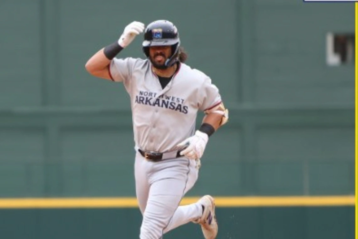 Jorge Alfaro bateó su cuarto jonrón del mes