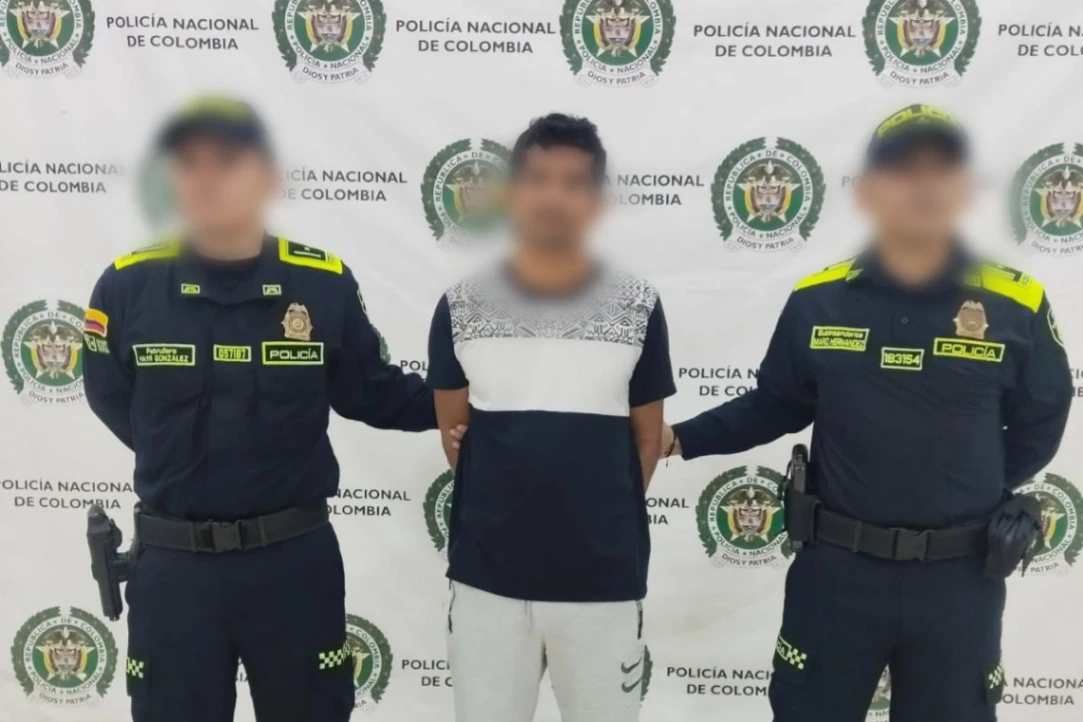 Lo señalan de abusar de su hijastra