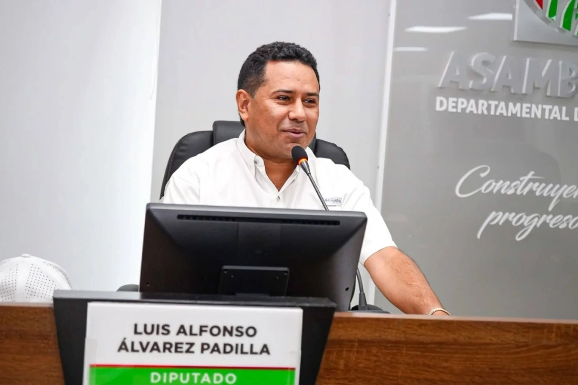 Diputado Luis Alfonso Álvarez cuestiona la masiva presencia de docentes como jurados de votación