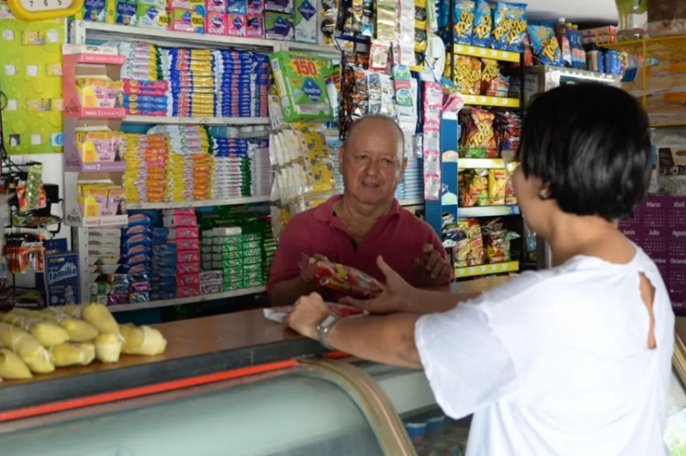 El 47% de los tenderos de tiendas de barrios en Colombia reportan pérdidas en su rentabilidad