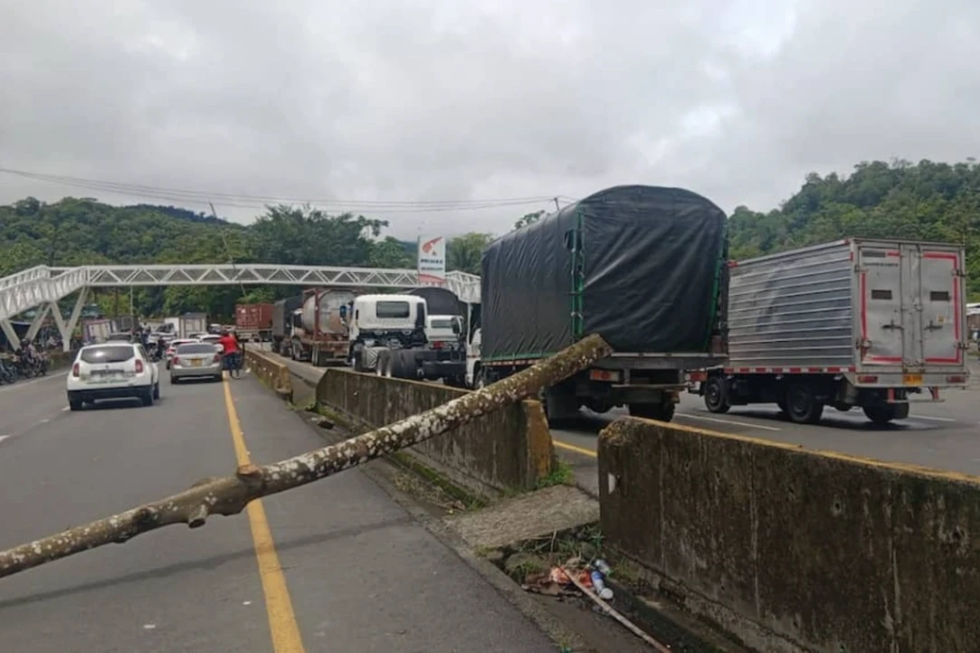 Ya van 17 bloqueos en vía a Buenaventura