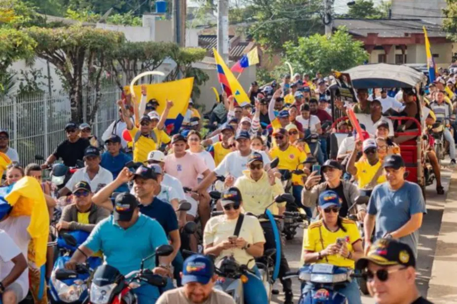 Masivo apoyo de los sucreños a Abelardo, banderas de Colombia se ondearon en Sucre
