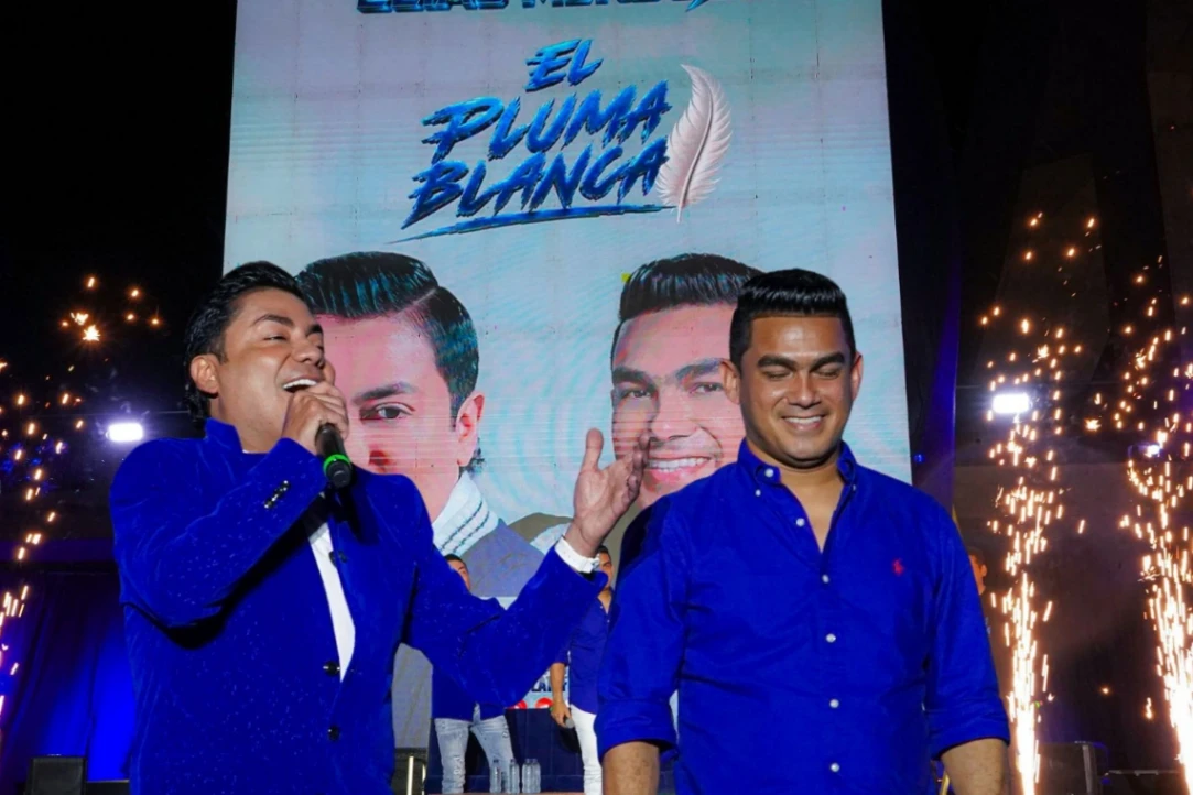 ‘El pluma blanca’: Churo Díaz y Elías Mendoza estrenan producción