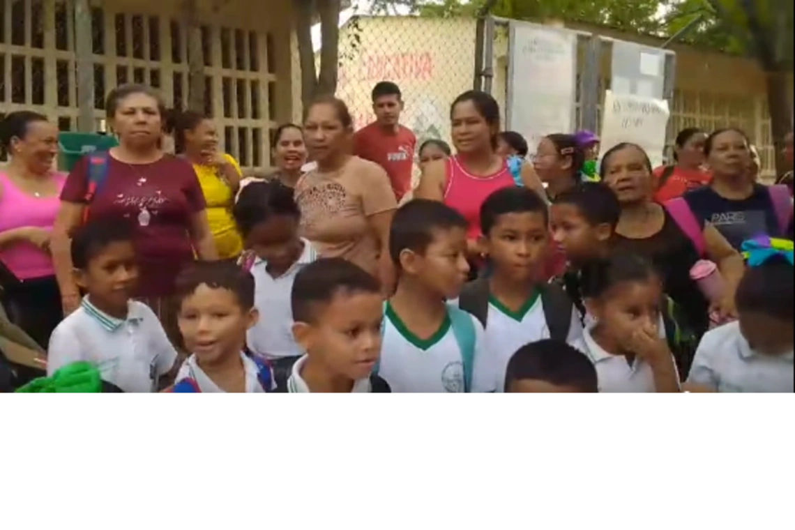 Padres de familia exigen atención de autoridades