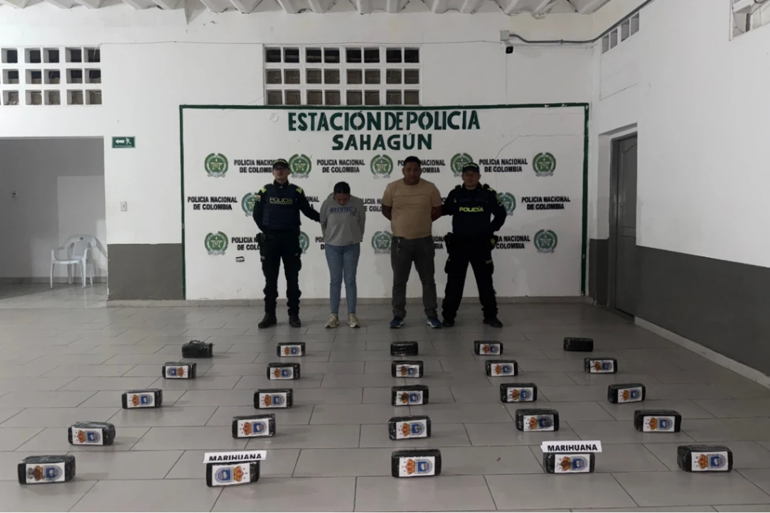 Les encontraron 25 paquetes de marihuana