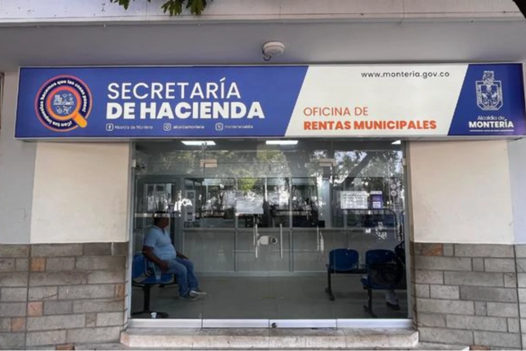 Alcalde Hugo Kerguelén anuncia alivio tributario para afectados por las inundaciones en Montería