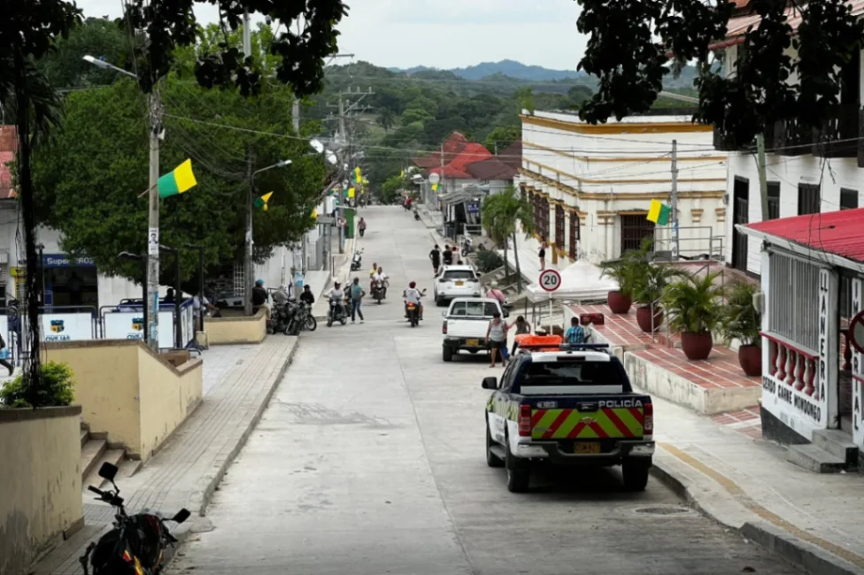 Alcalde inaugura calle en el centro de Ovejas