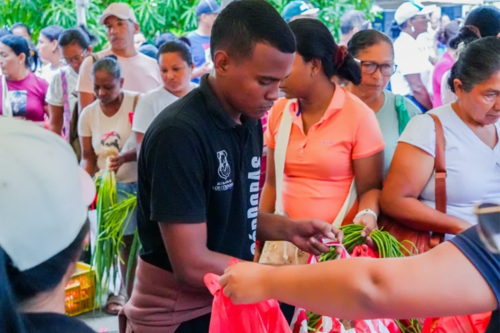 Los Córdobas respaldó a sus productores y aprovechó precios de locura en el Tercer Mercado Campesino