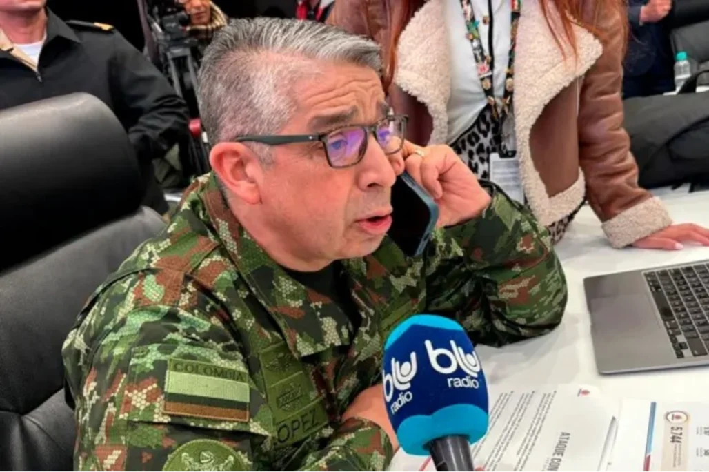Fuerzas Militares rechazan uso de imágenes por Gustavo Bolívar en polémica política.