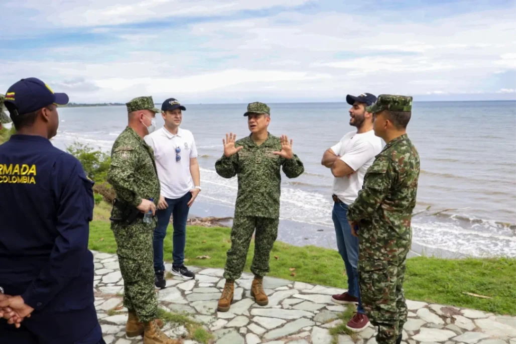 Petro se va y tampoco dejó la base de la Armada