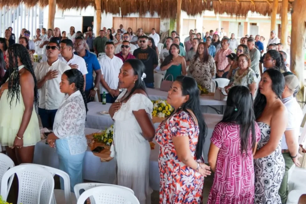 Más de 200 maestros fueron homenajeados