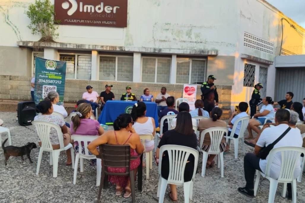 La Policía, Imder y la comunidad de San Vicente se reúnen por robos en el polideportivo