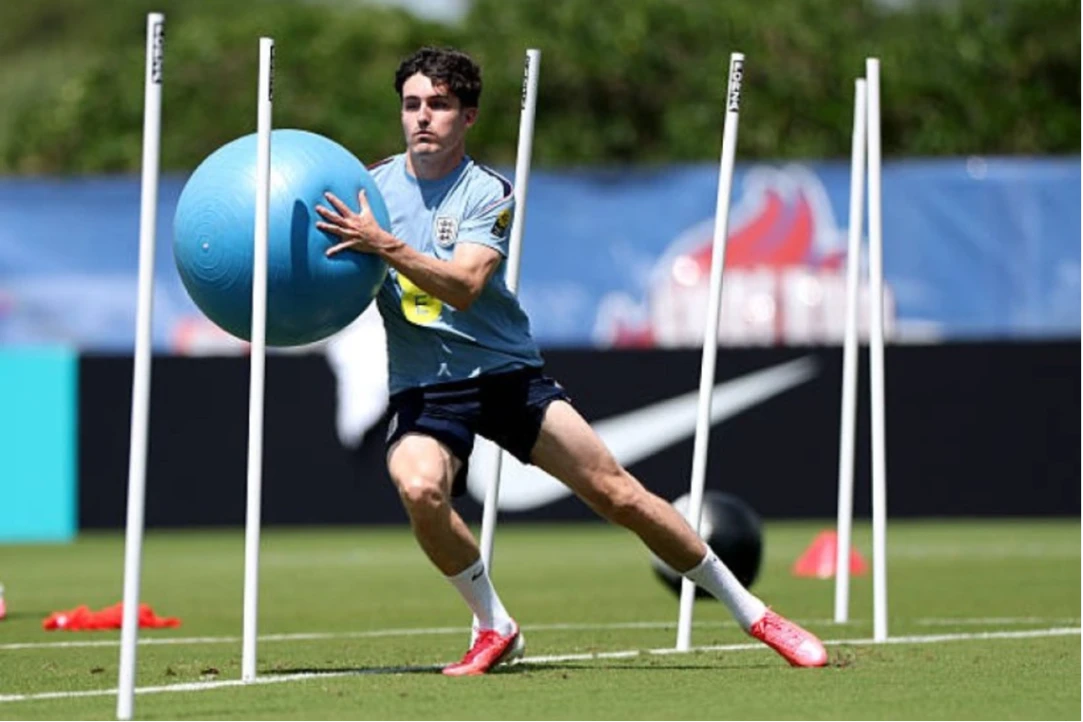 Inglaterra se queda sin Tino Livramento en el mundial por lesión
