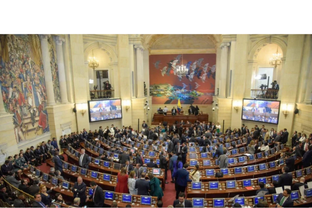 Cascada de renuncias en el Congreso de la República