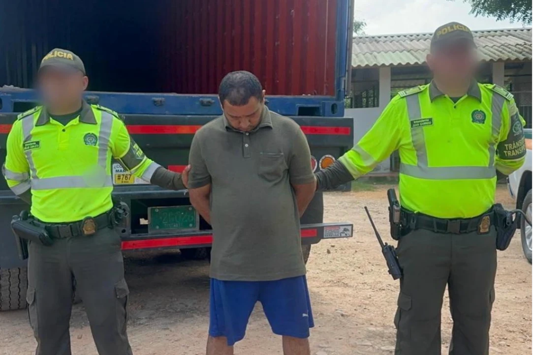 Transportaba 932 kilogramos de marihuana ocultos en un tractocamión