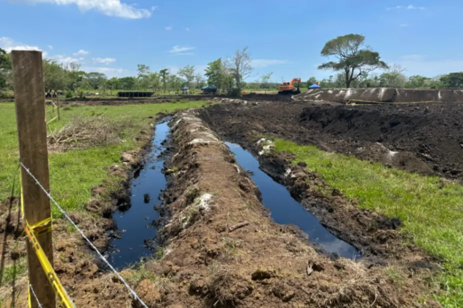 Crónica de un desastre ambiental silencioso, el día en que el petróleo brotó de la tierra
