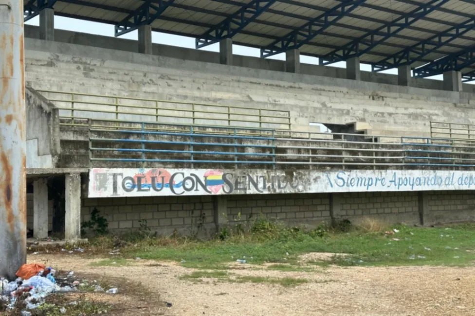 El inconcluso estadio de fútbol de Tolú que la comunidad y deportistas se niega a perder