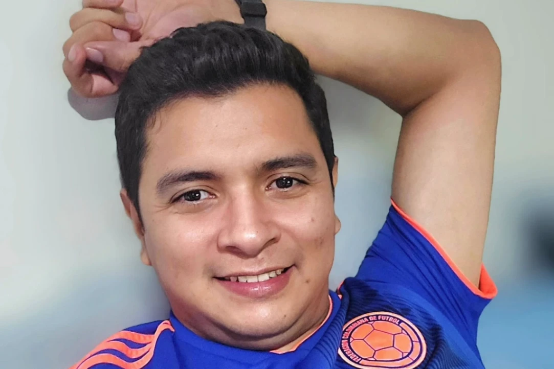 Falleció tras ser hallado inconsciente en su vehículo