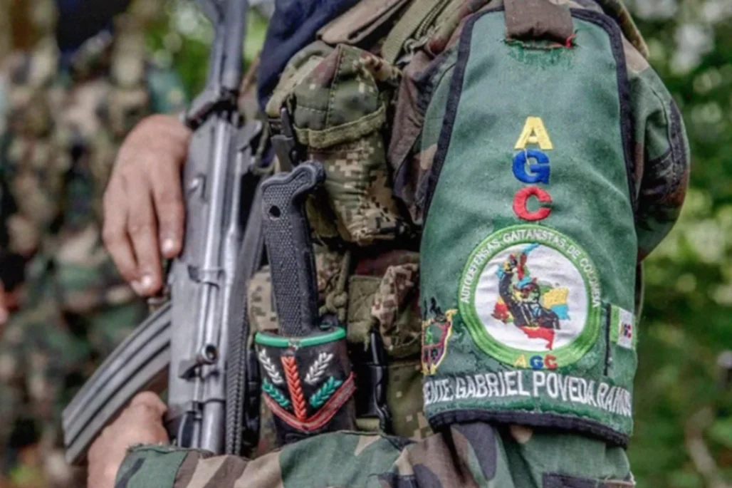 Escándalo: Gobierno prometió al EGC sacar oficiales y frenar bombardeos