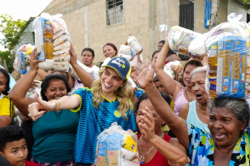 Primera dama de Sincelejo entregó paquetes nutricionales a familias del barrio Cielo Azul
