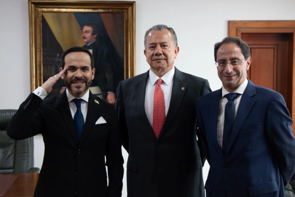 Empezó reparación de relación con altas Cortes