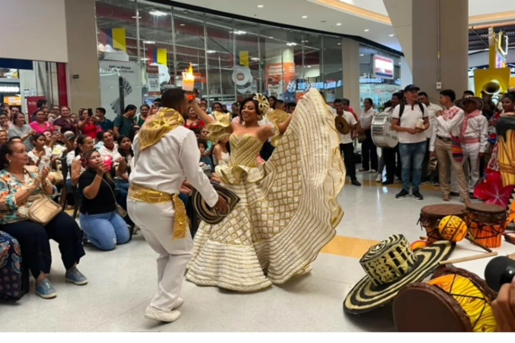 Lanzamiento de la Pollera Colorá deslumbró cientos de visitantes