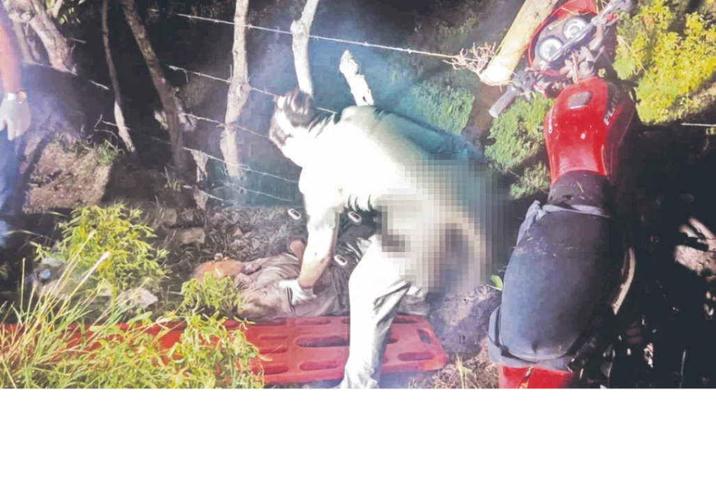 Perdió el control de la moto y se accidentó